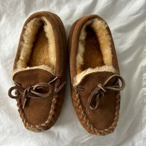 NWOT LL. Bean Shearling Lined Tan Suede Moccasins/Slippers
